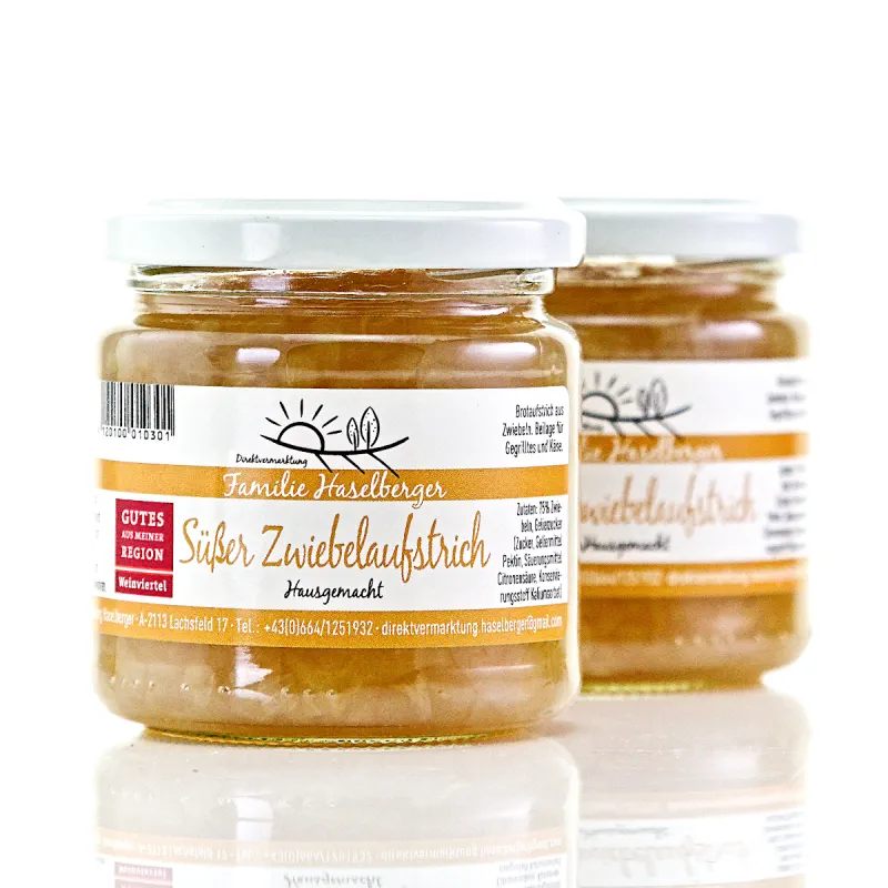 zwei gläser süßer Zwiebelaufstrich